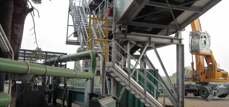 Steel structure for weighing and trasporting scrap - France